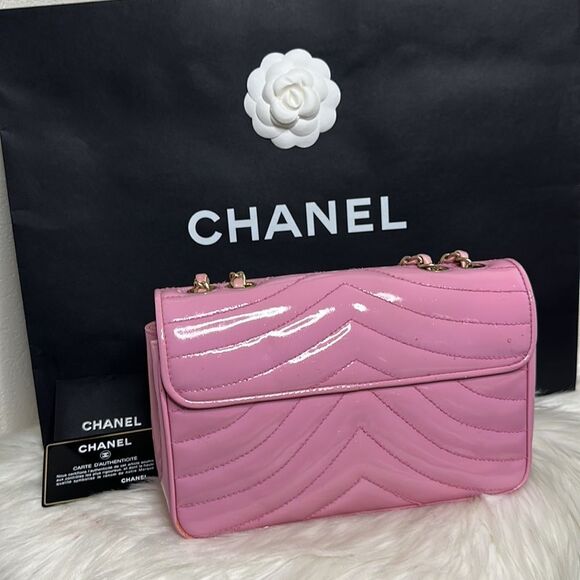 💯Authentic Chanel Vernis Shoulder Bag🍀 - Picture 5 of 17